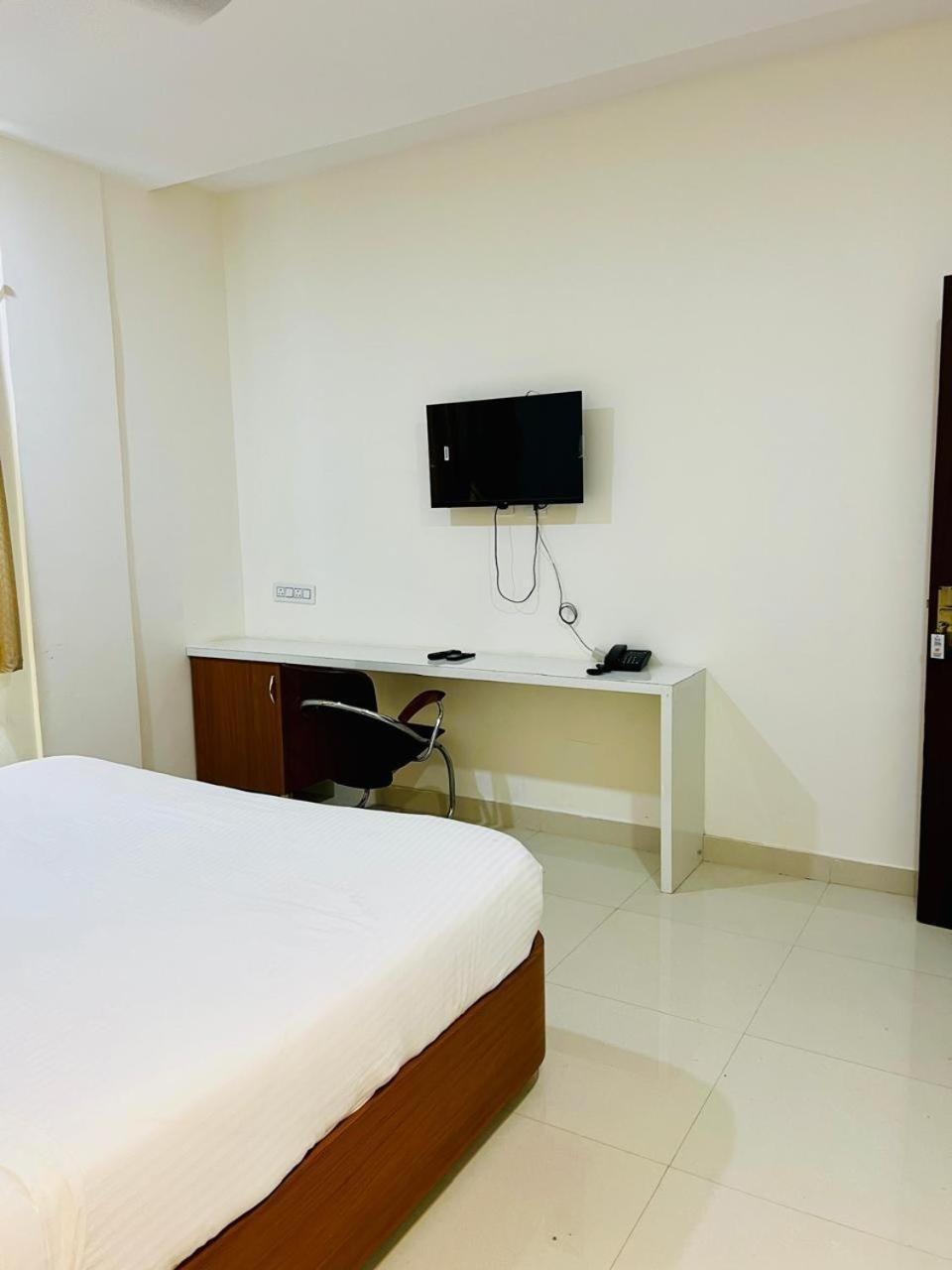 Sunshine Residency Hotel Mancheral Bagian luar foto